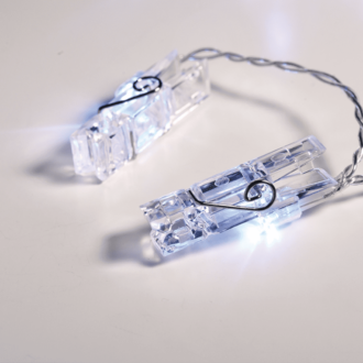 "Plastic Clips" 20 Led Λαμπακ Σειρα Μπαταρ.(3Xaa) Ψυχρο Λευκο Ip20 285+30Cm Διαφαν Καλωδ Τροφοδ